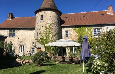 G&icirc;te n&deg;23G1514 Le Grand-Bourg - Creuse - Vue du ch&acirc;teau depuis le g&icirc;te