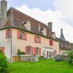 Acc&egrave;s jardin depuis la cour