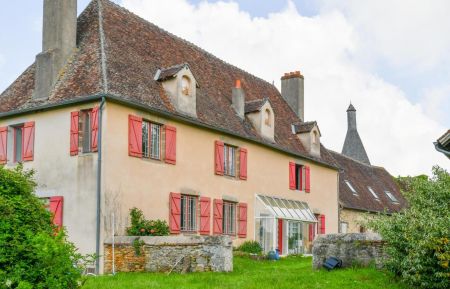 G&icirc;te n&deg;23G1692 B&eacute;t&ecirc;te - Creuse - Acc&egrave;s jardin depuis la cour