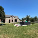Terrain clos avec piscine