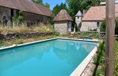 G&icirc;te n&deg;23G1651 Saint-Chabrais - Creuse - la piscine